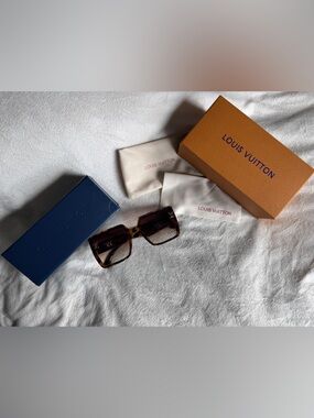 Louis Vuitton Tortoiseshell Square Sunglasses with Brown Gradient Lenses